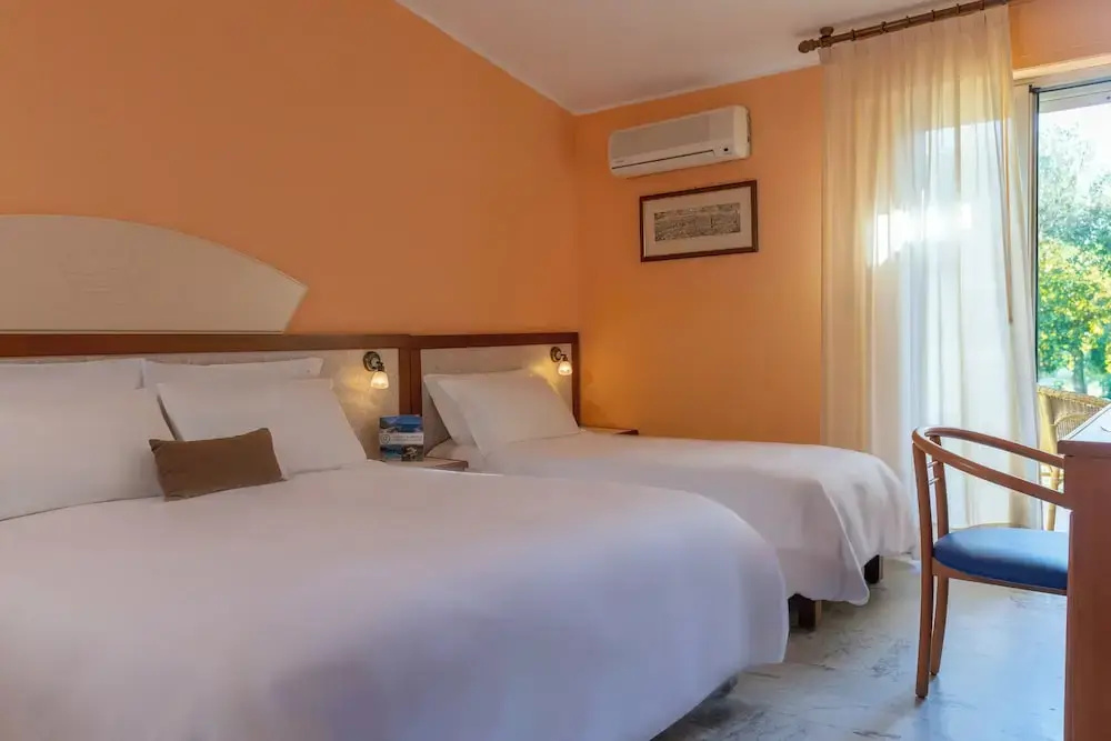 Standard Double room with balcony (full double bed)
