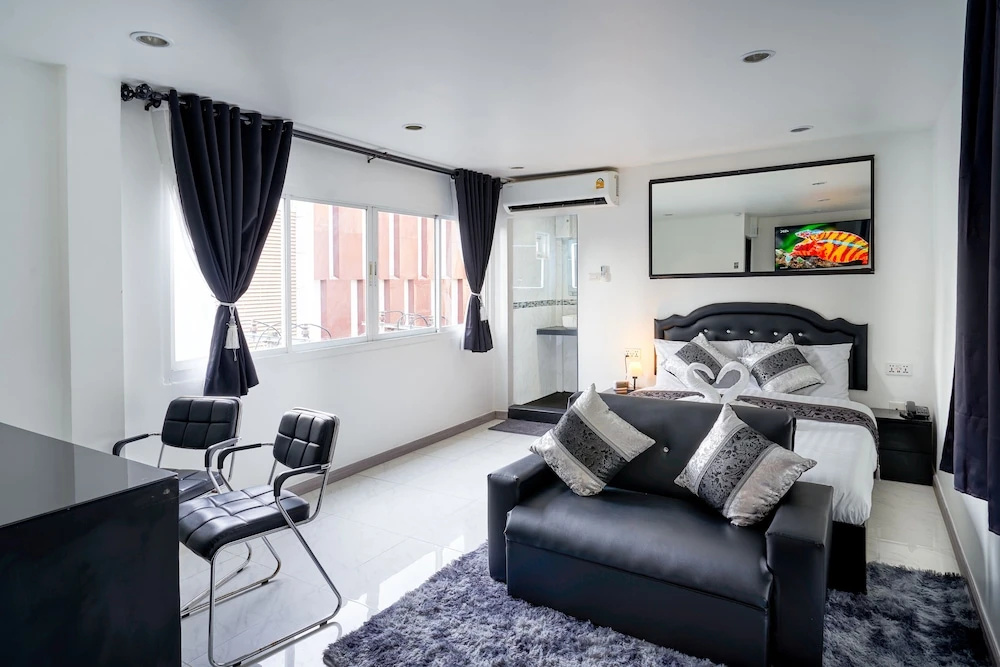 Thonglor Suites Hotel — фото