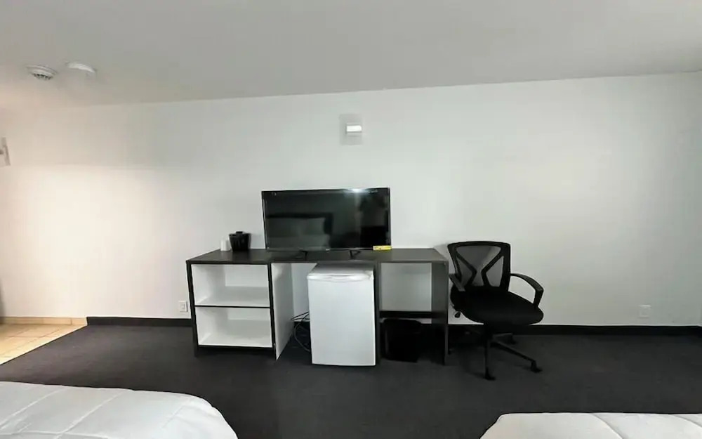 Lac House Inn (Restaurant, Bar and Lounge)