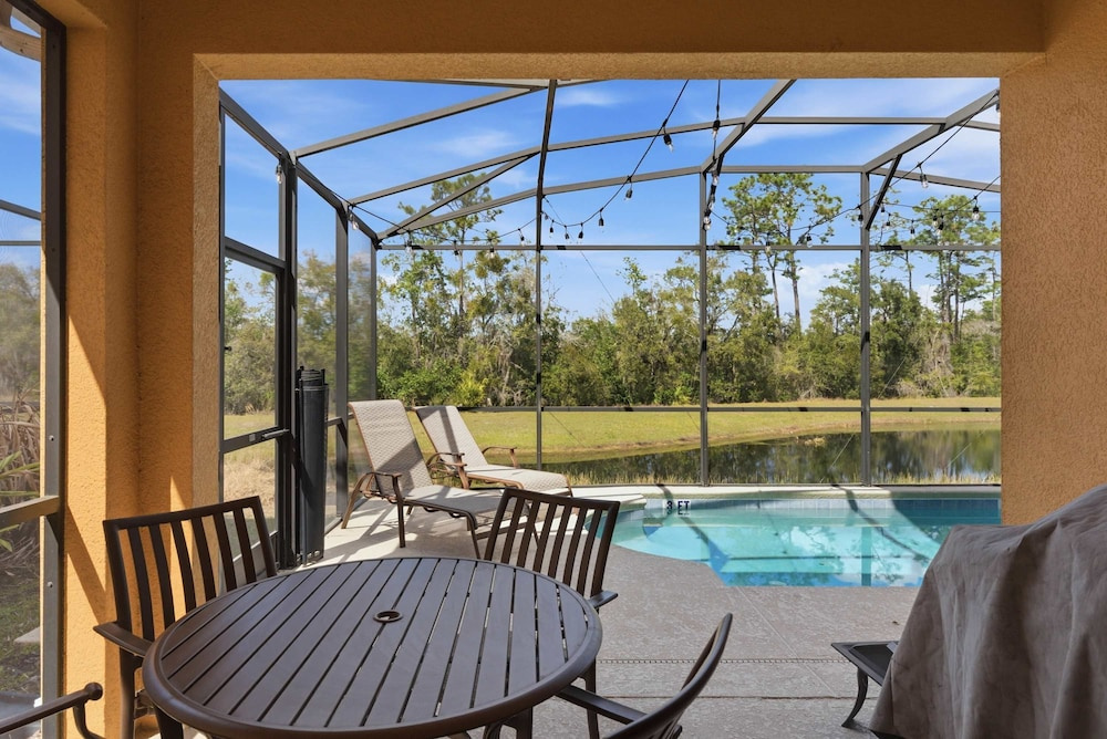 Luxurious 5-bedroom House With Pool Near Disney World - Perfect for Your Family 2613