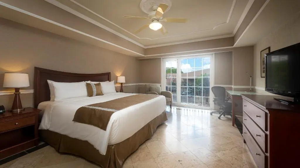 Executive Floor Colonial Design Double room full double bed