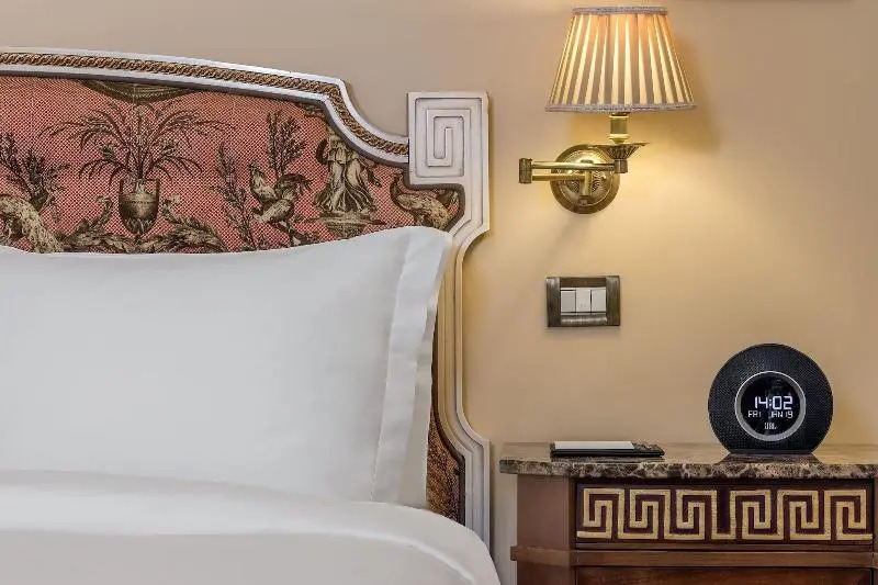 Двухместный номер Classic двуспальная кровать в Hotel Grande Bretagne, a Luxury Collection Hotel, Athens