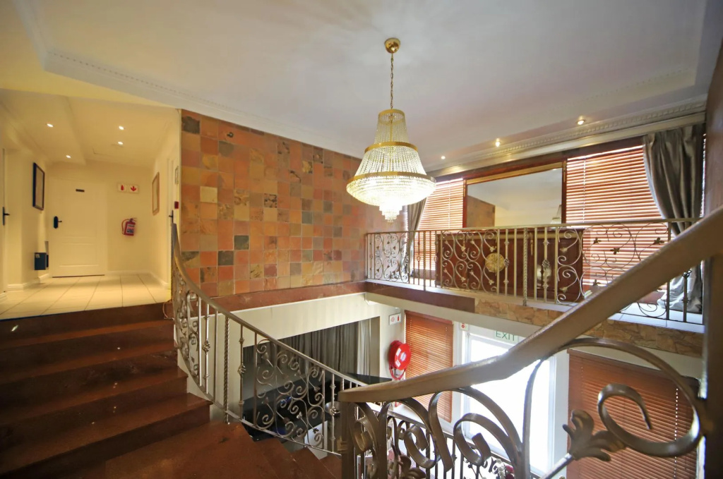 Lobby & Reception