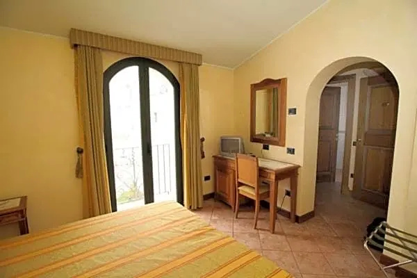 Standard Double room with mountain view (full double bed)