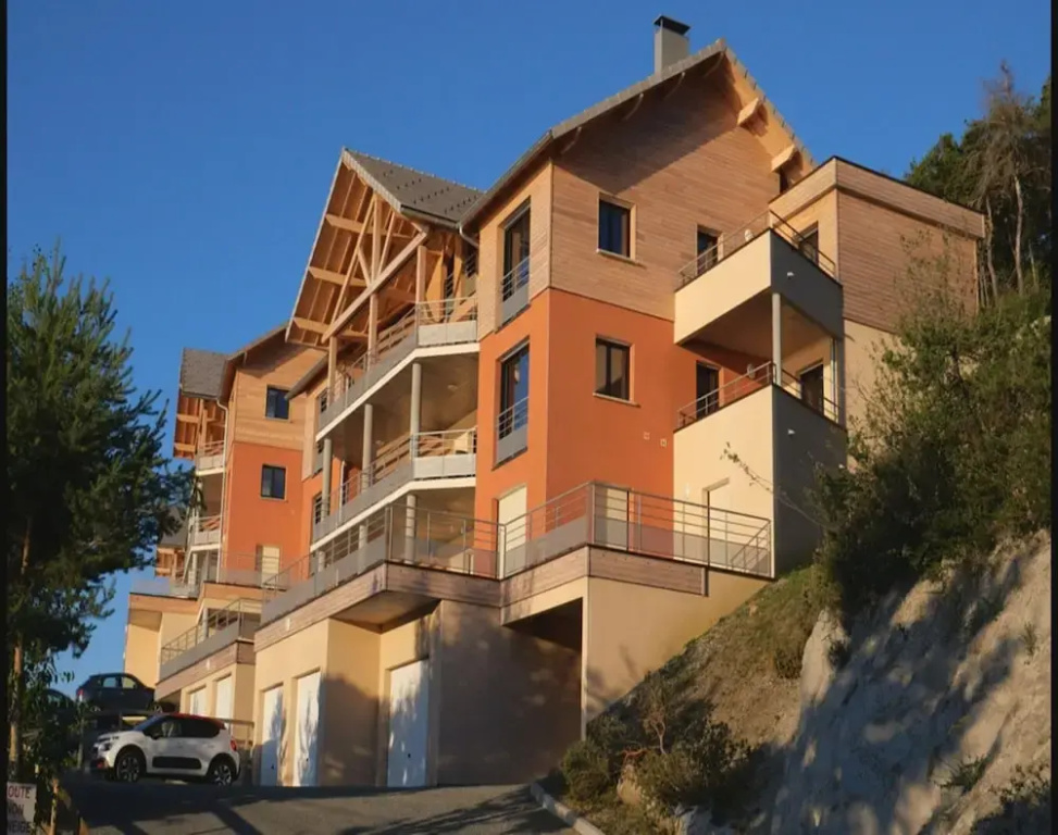Mobile Homes for 4 People With Lake View in Residence L'ecrin du Lac, Chorges