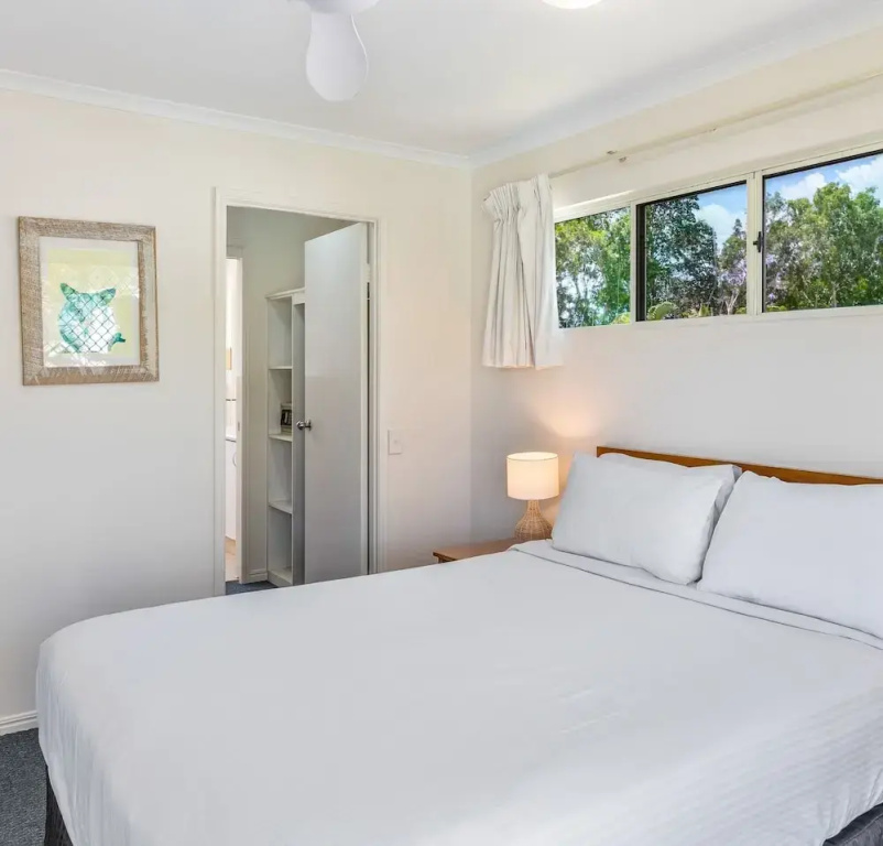 2 Bedrooms Standard room with balcony and with pool view