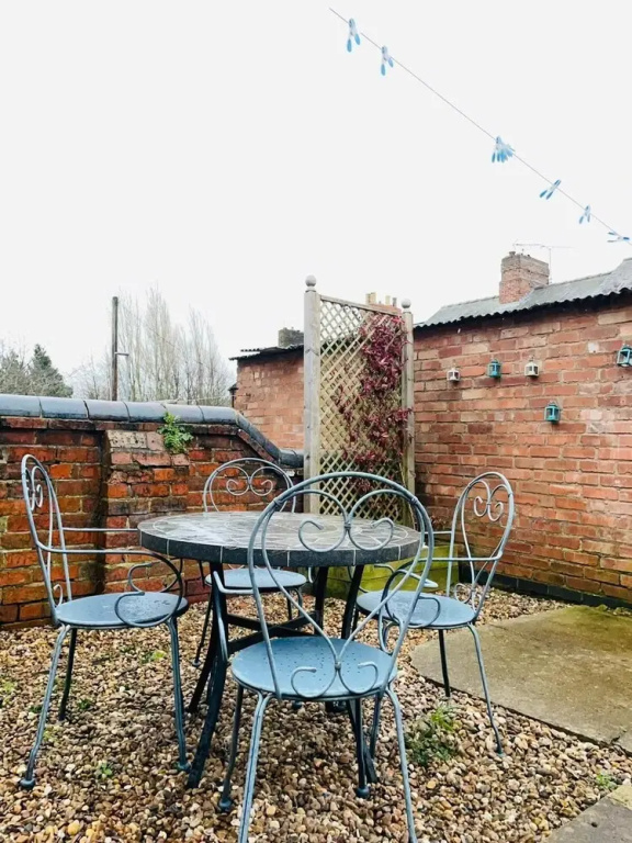 Selston House, Beautiful Cottage Home for 5 Guests, Cul-de-sac on Private Road
