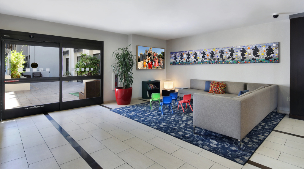 Holiday Inn Hotel & Suites Anaheim by IHG - Général
