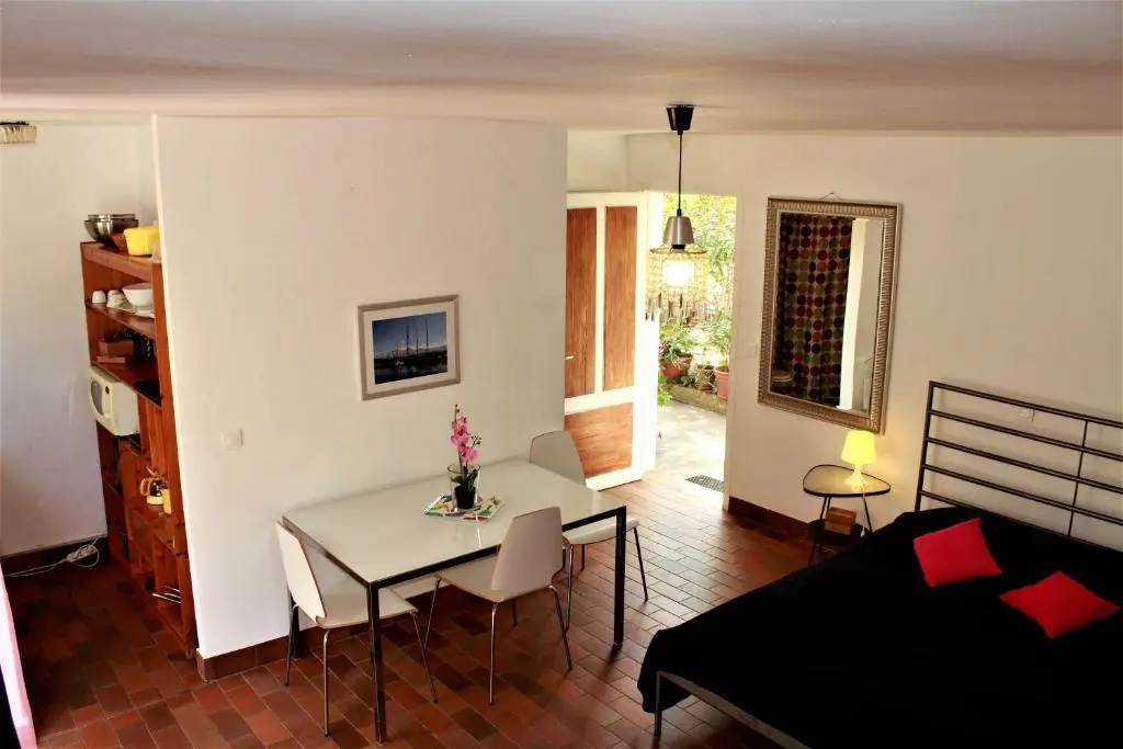 Studio with garden view