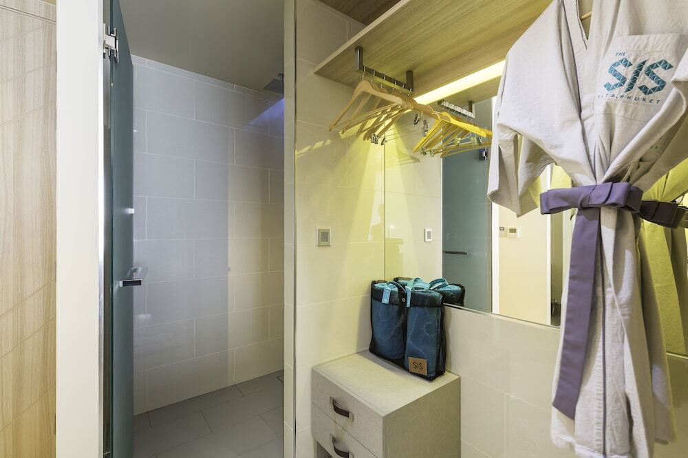 Номер SIS Directly Access Into a Jacuzzi Pool в The SIS Kata Resort — Adult Only