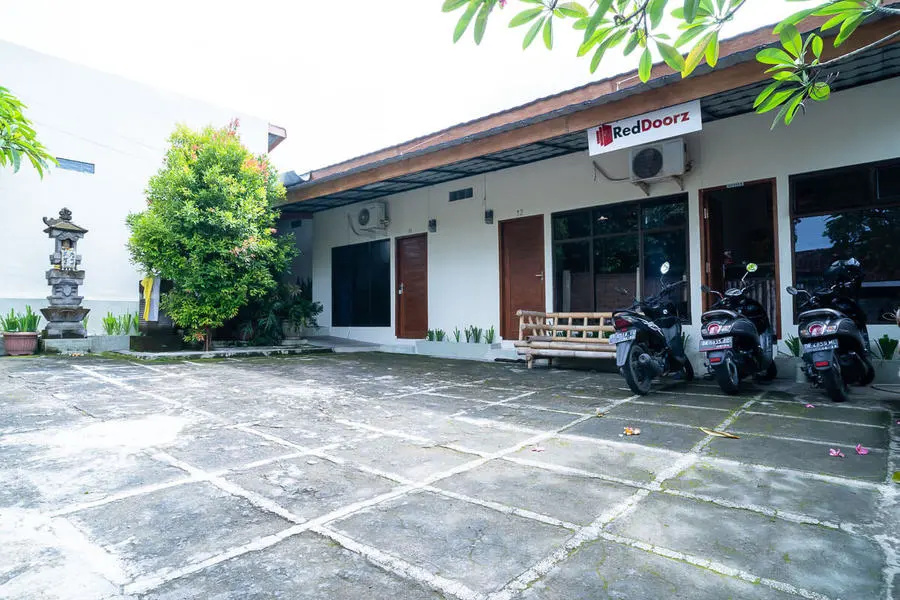 RedDoorz Near Transmart Lombok Mataram in Mataram