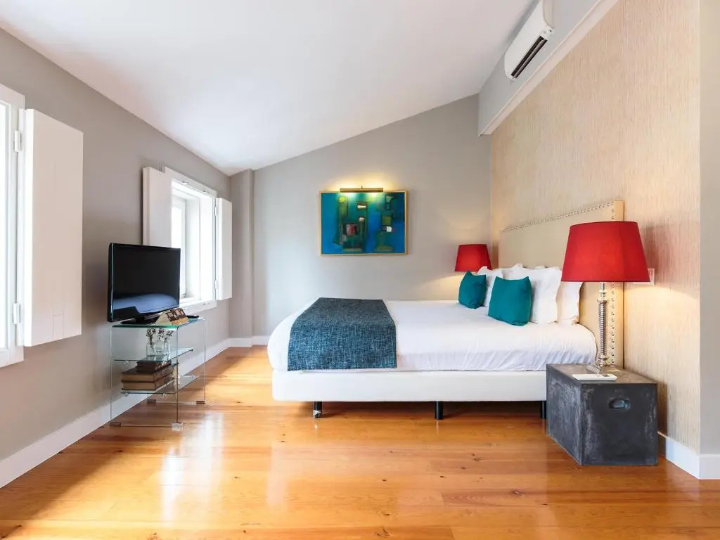 Junior Suite with street view
