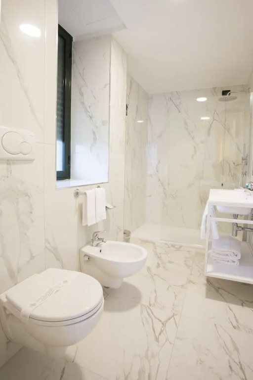 Deluxe Double room (full double bed)