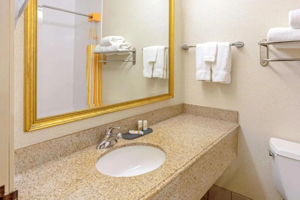 La Quinta Inn & Suites by Wyndham Appleton College Avenue - Chambres