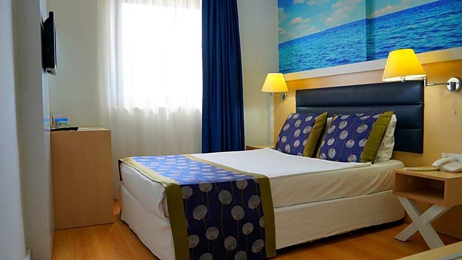 Двухместный номер Economy с красивым видом из окна двуспальная кровать в Club Aqua Plaza