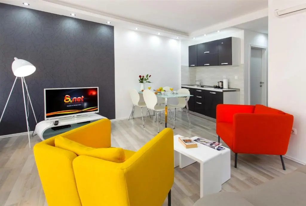 2 Bedrooms Apartment