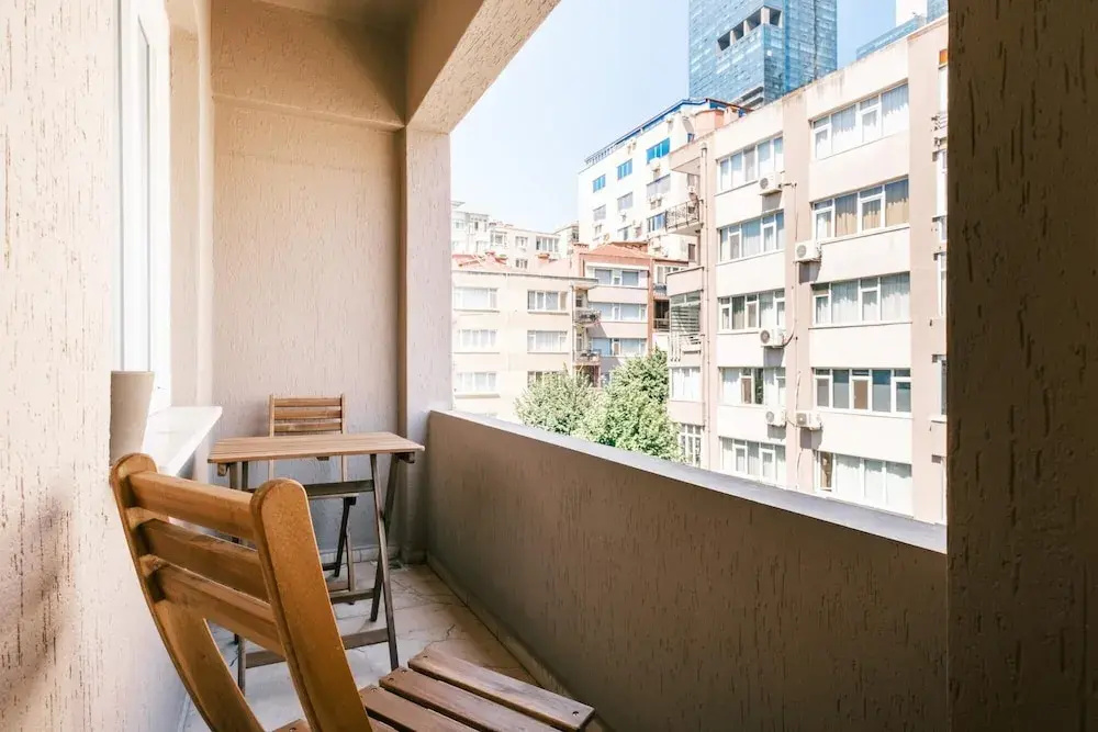 Chic Flat w Balcony 5 min to Cevahir Mall in Sisli