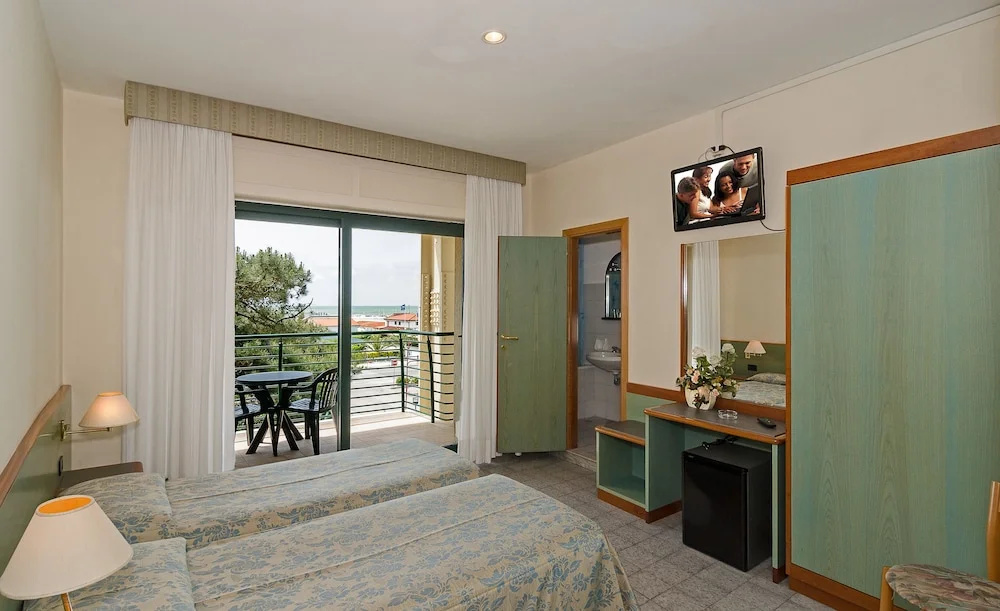 Standard Double room with balcony (full double bed)