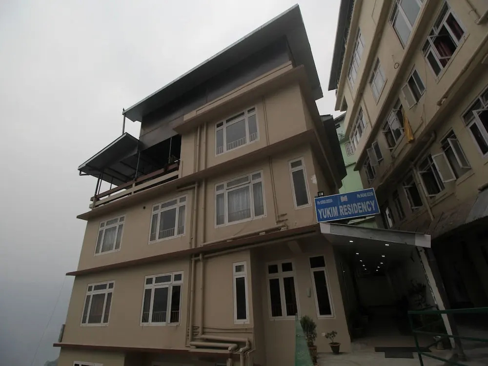 OYO 7620 Hotel Yukim Residency