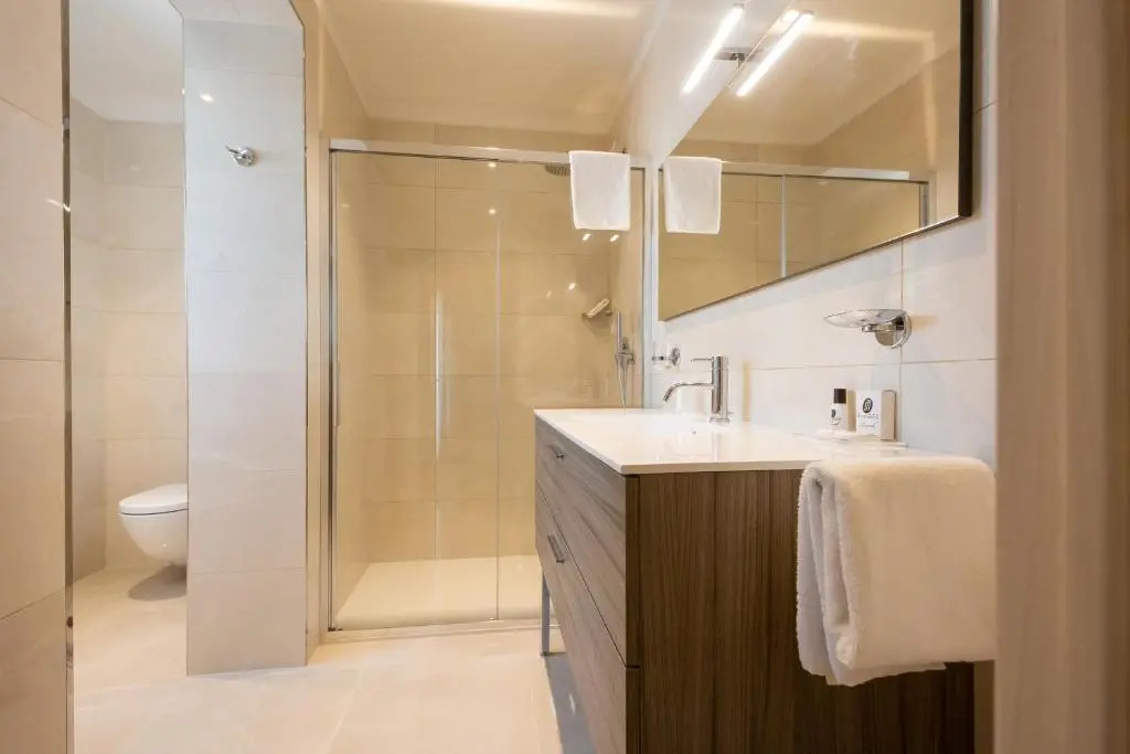Deluxe Double room (full double bed)