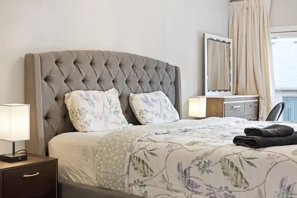 Family-friendly 3BR Mississauga Home w Parking