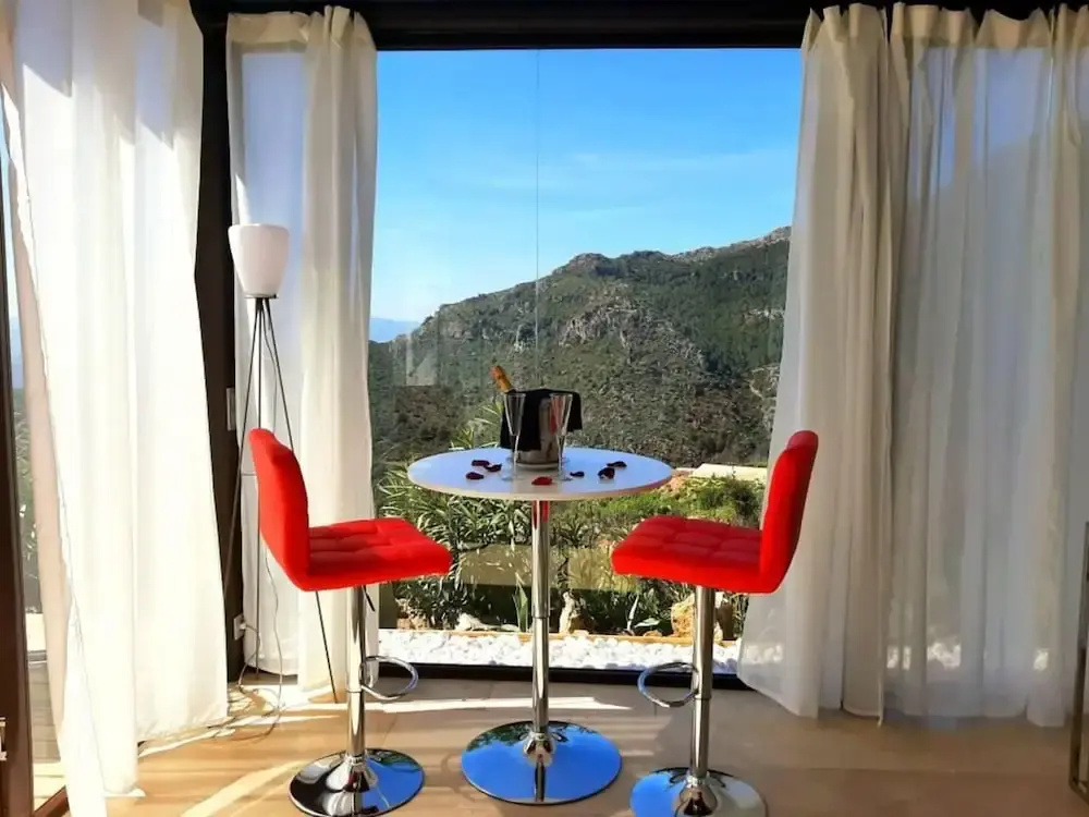 Stunning Glass Suite With Private Plunge Pool