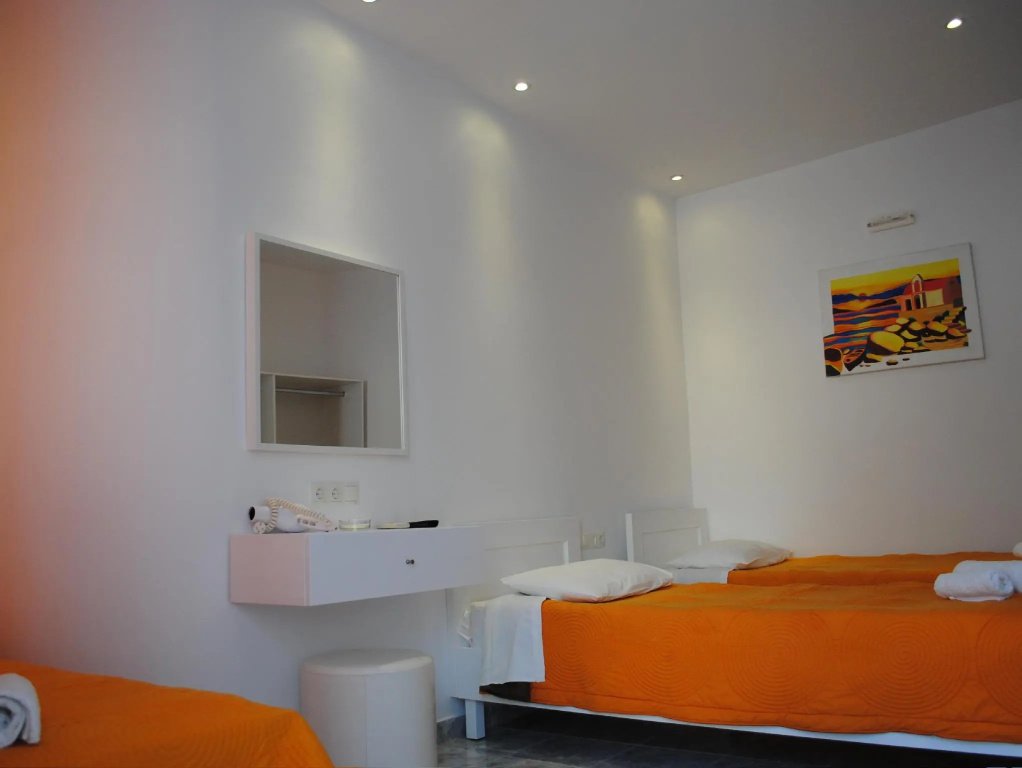 Standard Triple room