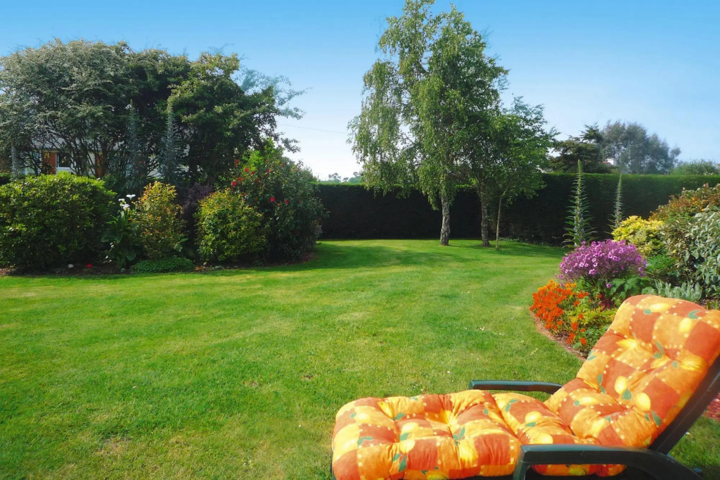 Holiday Home in Port-blanc Near Sandy Beaches