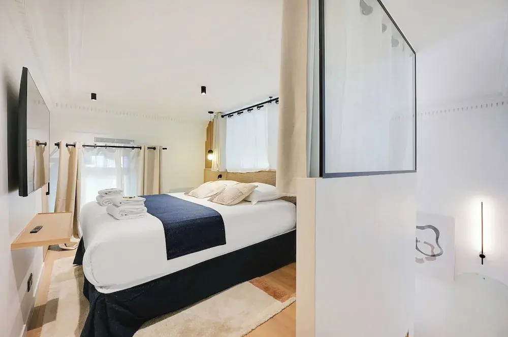 Elegant Apartment With 2 Rooms