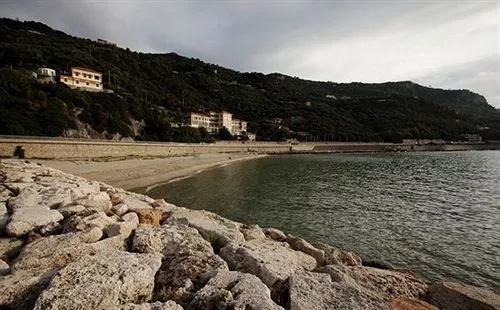 Beach & Waterfront