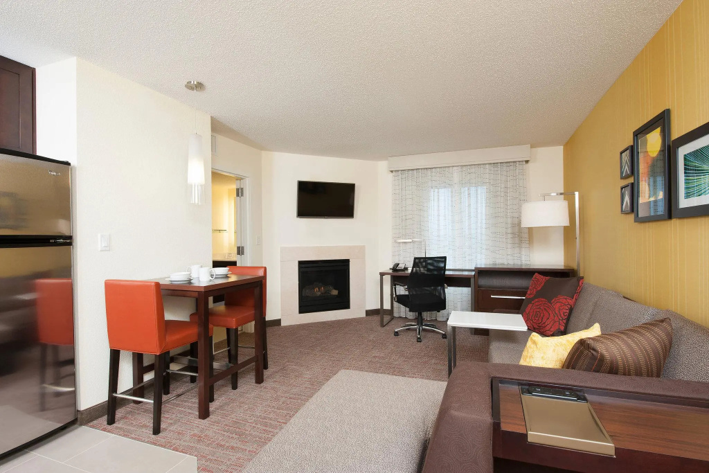 1 Bedroom Double Suite (full double bed)