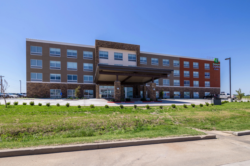 Holiday Inn Express & Suites Blackwell by IHG