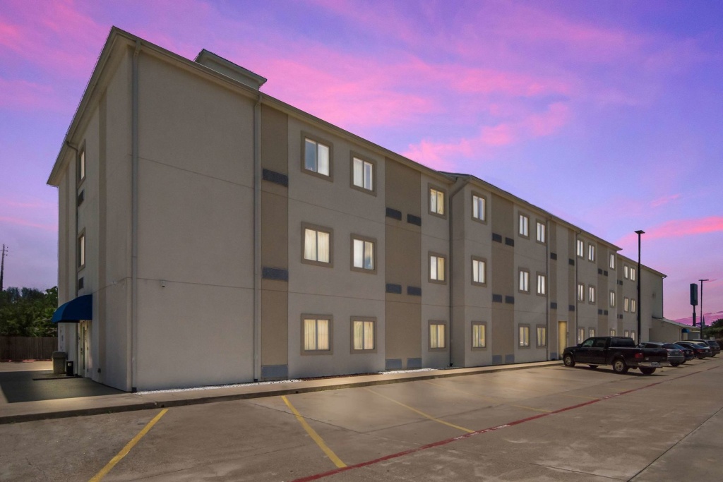Motel 6 Cleburne, TX