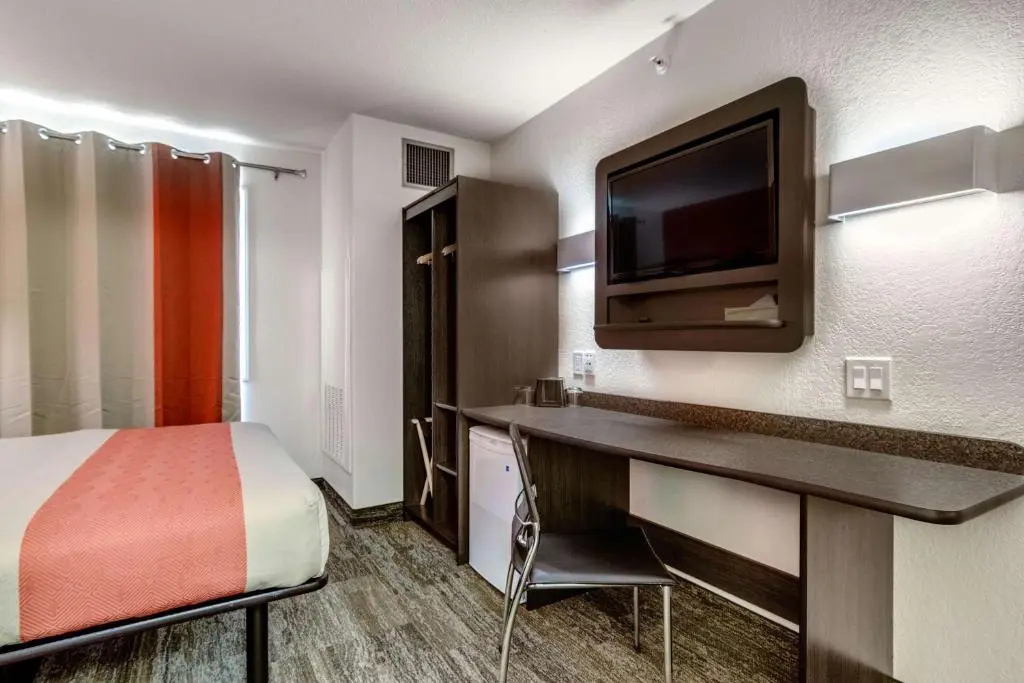 Deluxe Double room (full double bed)