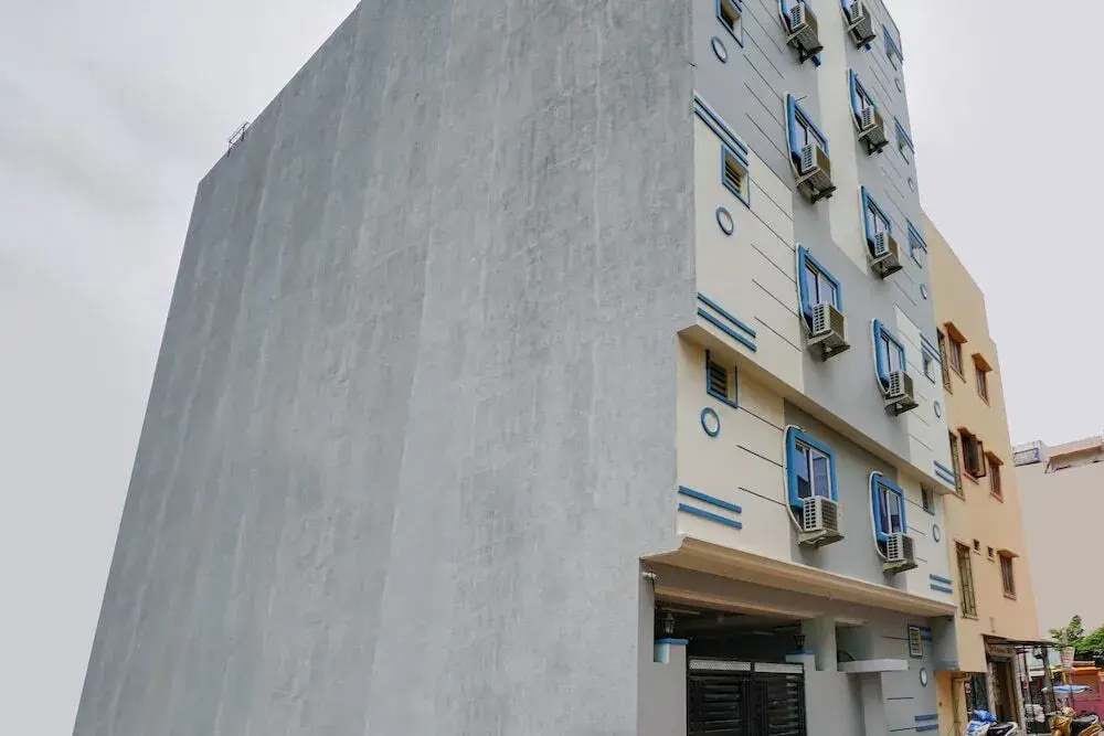 Moon Light Hospitality by OYO Rooms
