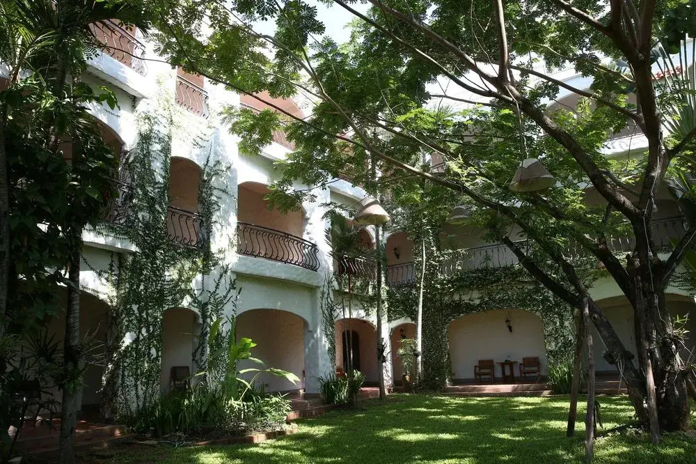 Palm Spring Lodge & City Resort