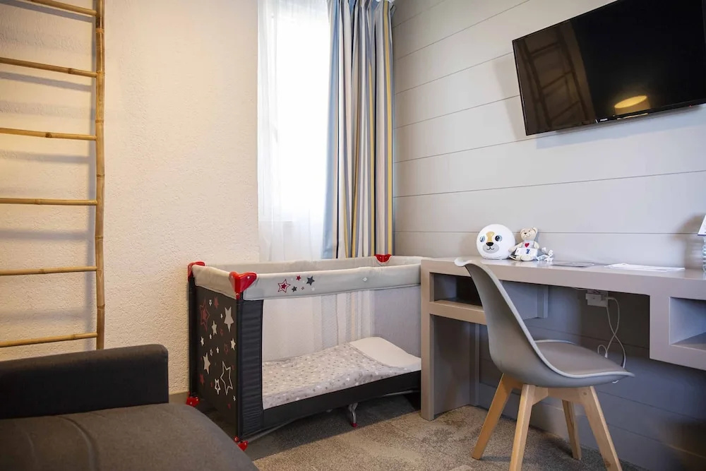 Junior Suite with partial sea view