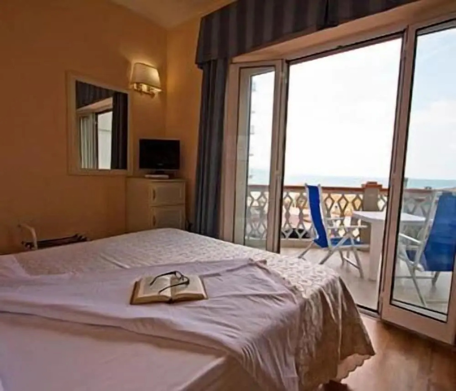 Comfort Double room with balcony and with garden view (full double bed)