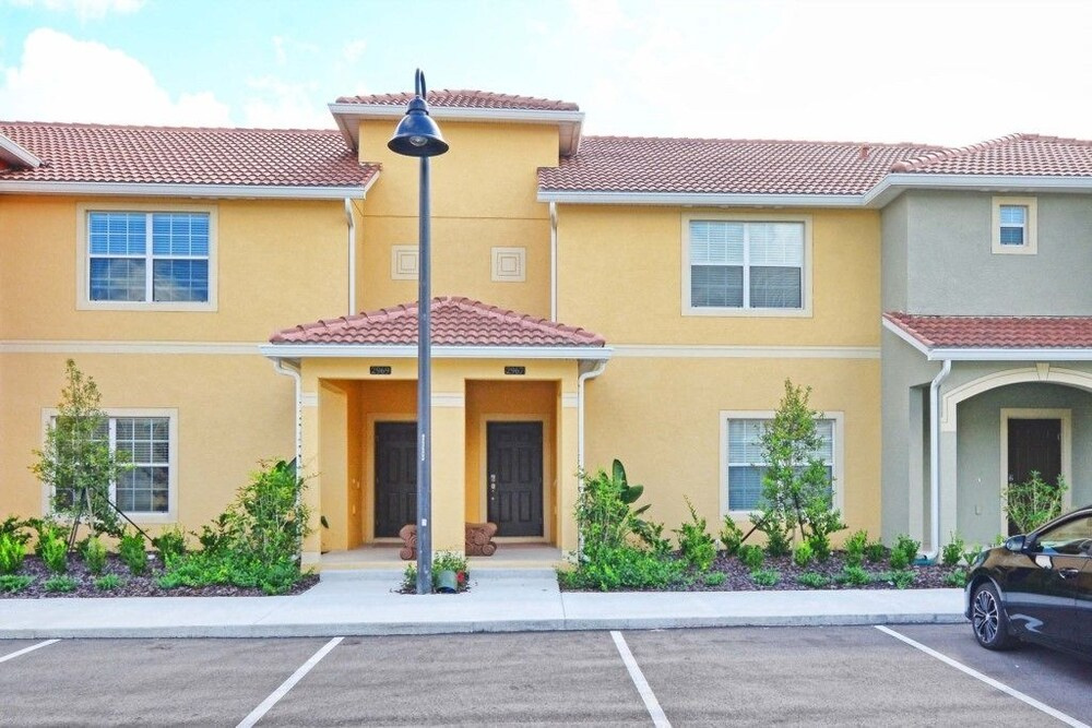 4 bedrooms villa accommodate 10 guests