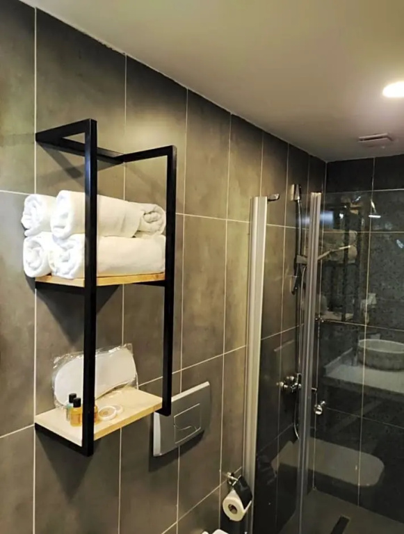 Deluxe Double room (full double bed)