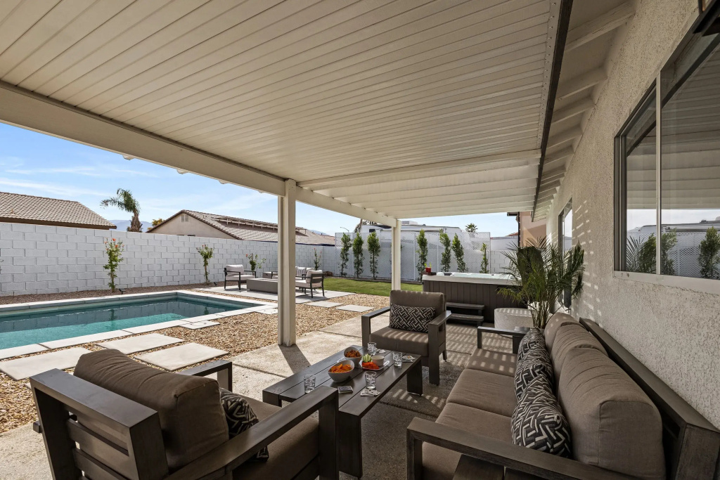 Montego by Avantstay Private Yard w/ Pool & Hot Tub