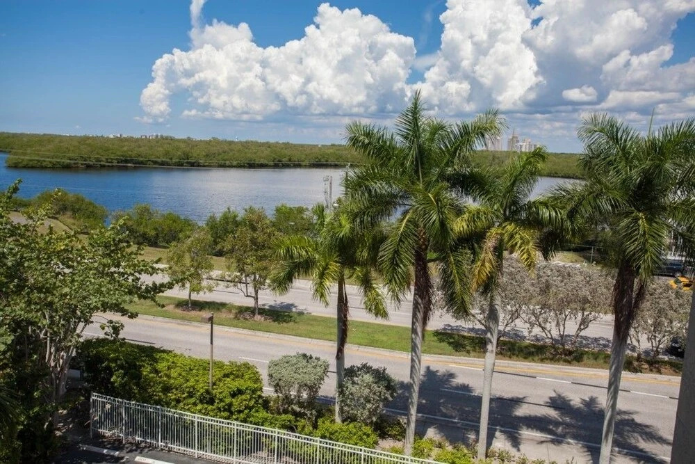 Hickory Bay West 407 - MO