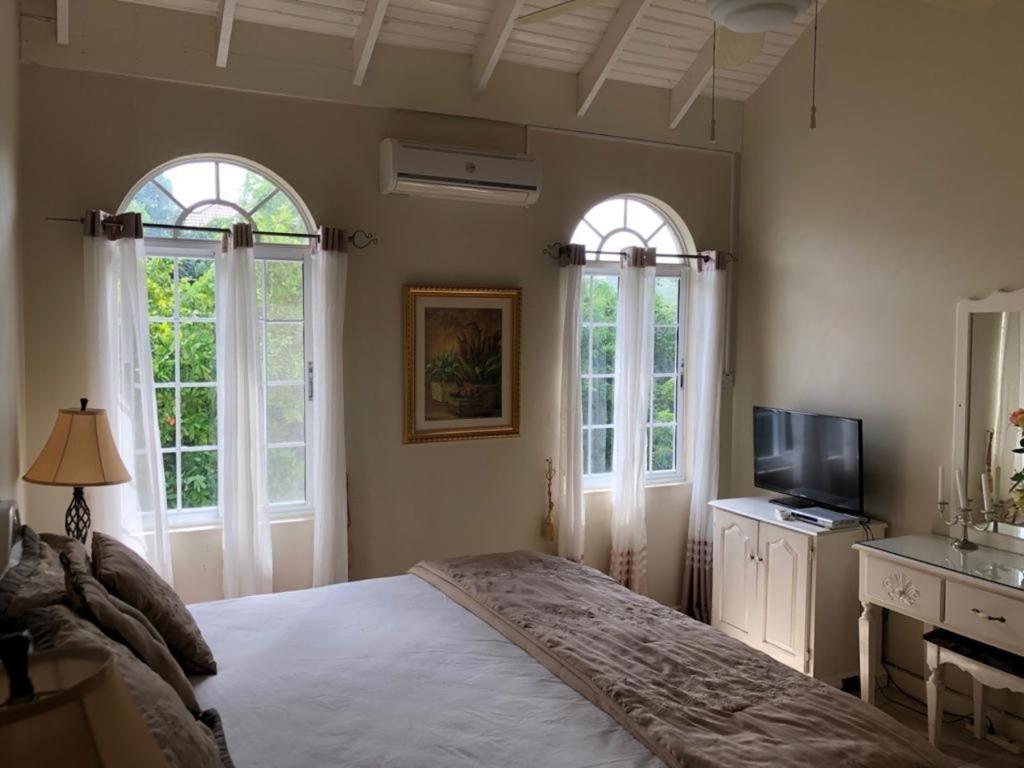 Retreat Guesthouse Luxury Suites by null