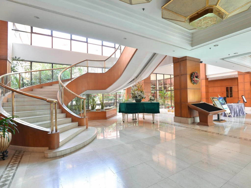 Lobby & Reception