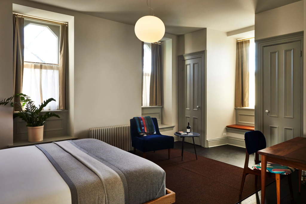 Double Suite (full double bed)