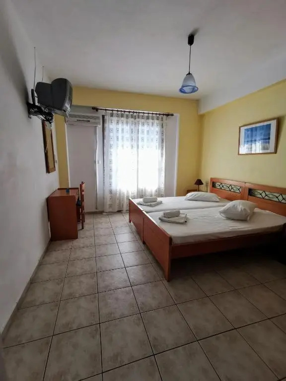 Deluxe Double room (full double bed)