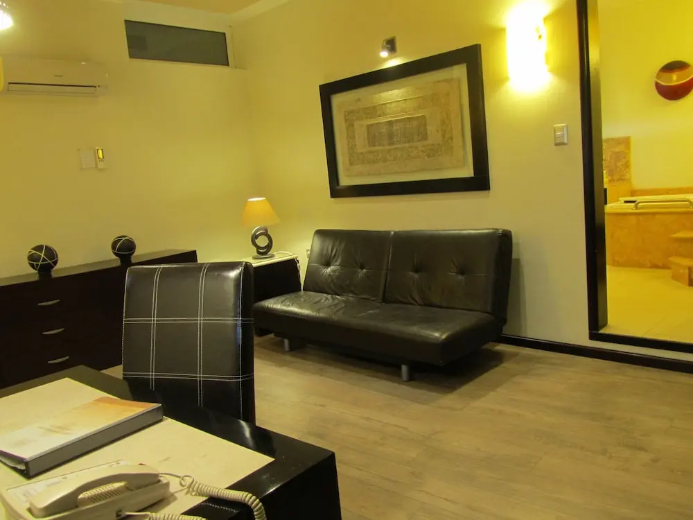Double Suite (full double bed)