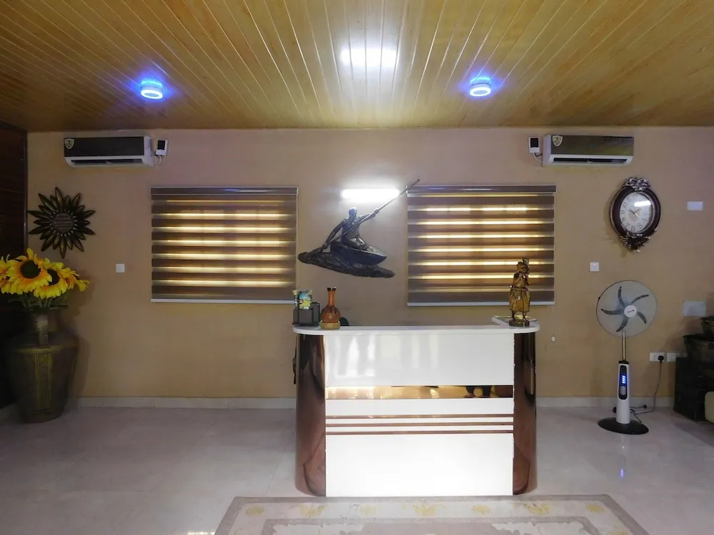 Lobby & Reception