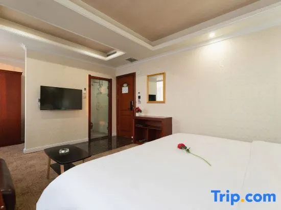 Deluxe Double room (full double bed)