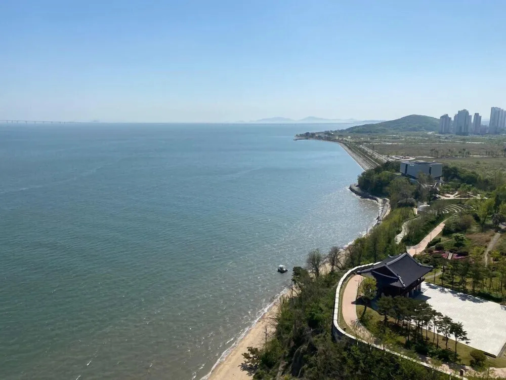 Beach & Waterfront